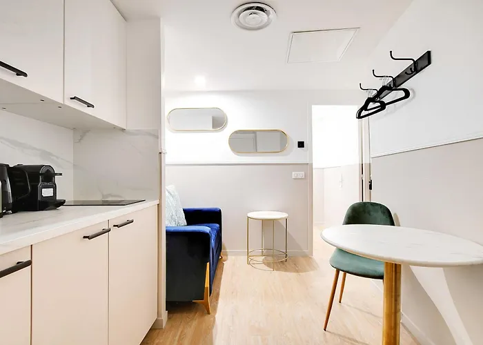 Modern Flat - 1bd For 3p With Ac 아파트 *